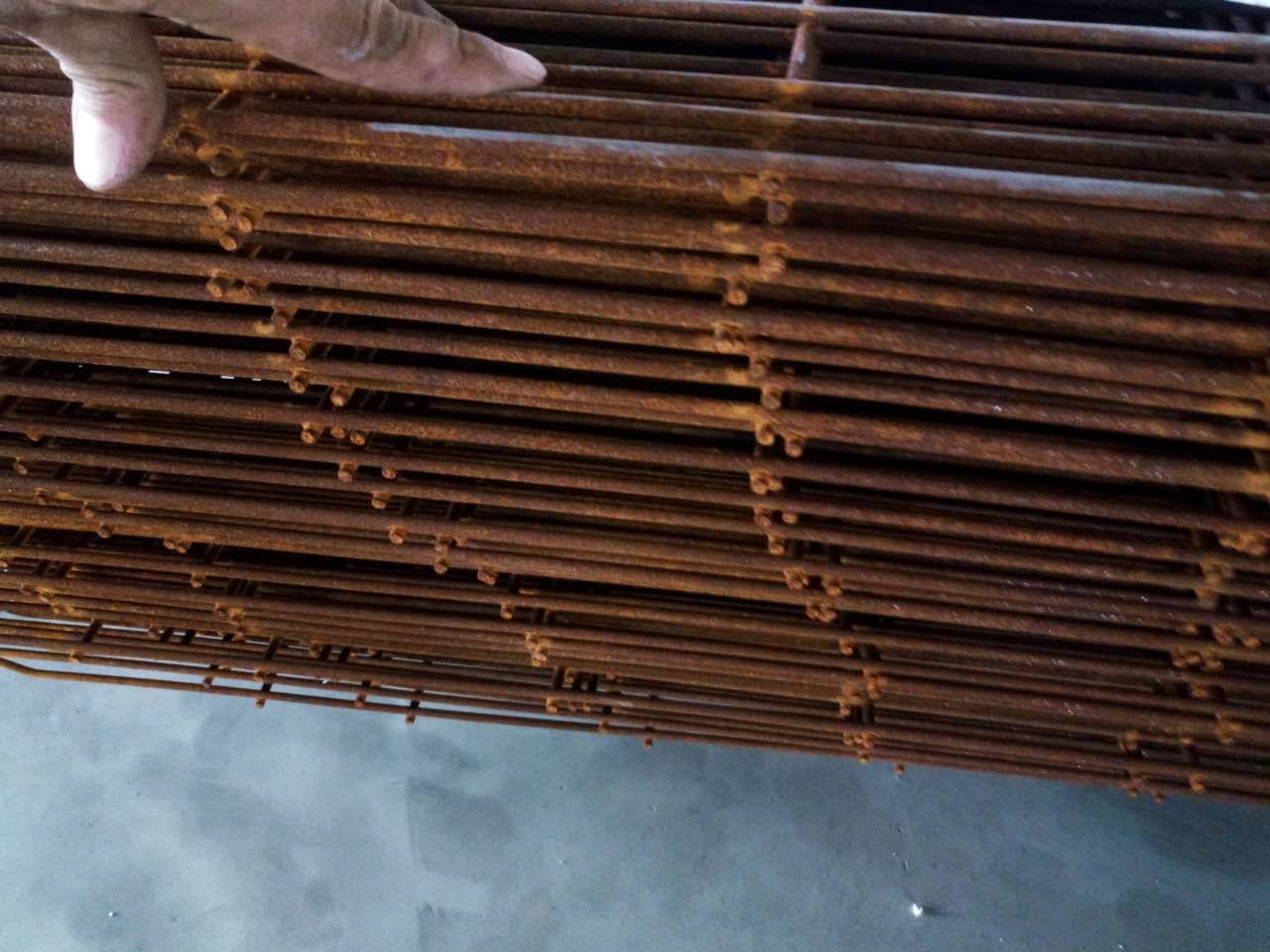 2017年發(fā)往大連的381懸鏈拋丸機安裝調(diào)試完畢