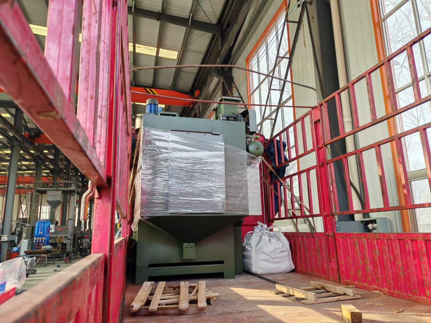 鋁模板除銹砂機(jī)打磨視頻_除銹打砂機(jī)設(shè)備_鋁模板打砂除銹機(jī)